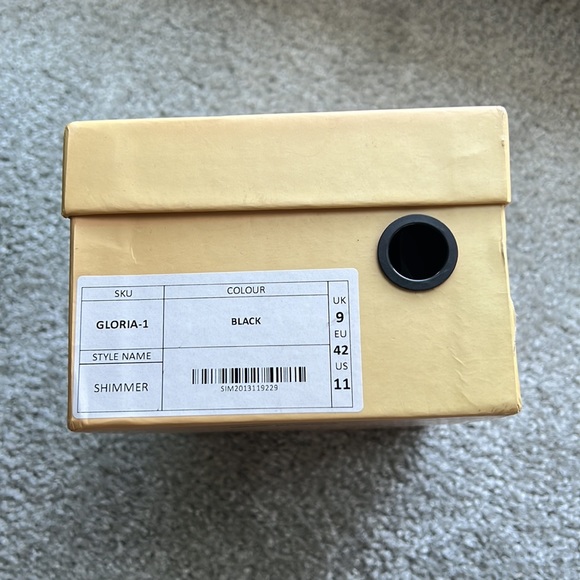 Mules - Picture 3 of 12